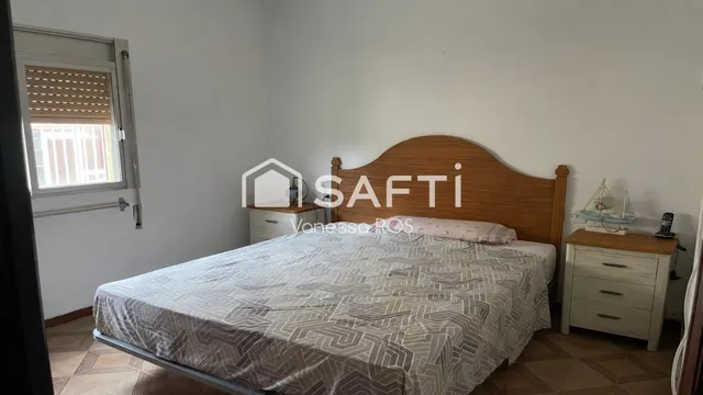 Descubre este acogedor piso  y su excelente comunicación con Barcelona. — 16
