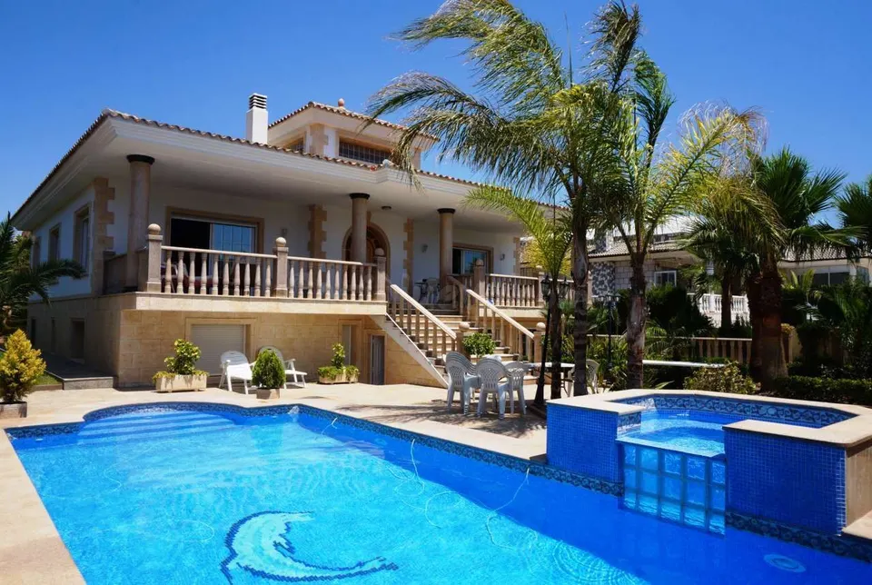 Villa 12 habitaciones 207m² en venta - Alfaz del PI Pueblo-Urbanizaciones