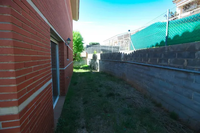 Chalet independiente con gran terraza en Calafell — 27