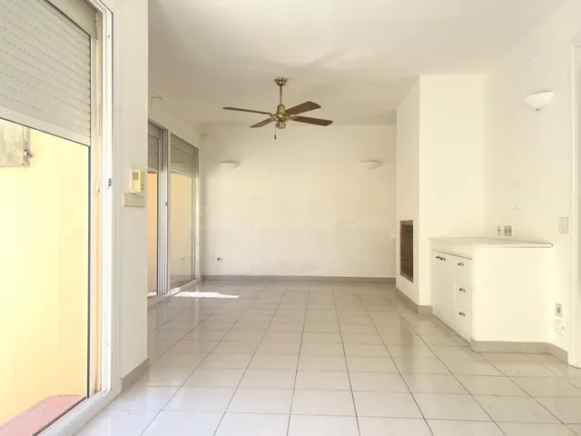 Casa adosada con piscina privada en Sant Pere Pescador, Alt  - foto 4
