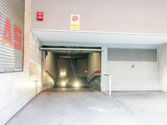 PLAZA DOBLE DE PARKING EN TRINITAT VELLA- BARCELONA — 15