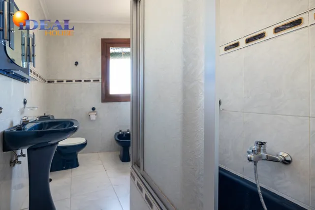 Espectacular edificio a 3 calles con vivienda y locales comerciales en pleno centro de Alhama de Gr — 23