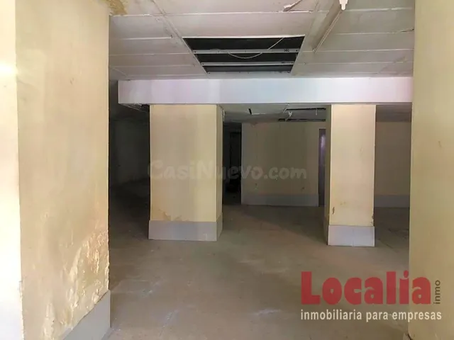 Amplio local comercial en Torrelavega, Cantabria. — 4