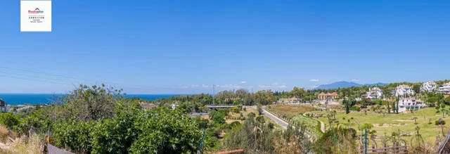 Villas urbanas en Marbella con magnificas vistas al mar. — 23