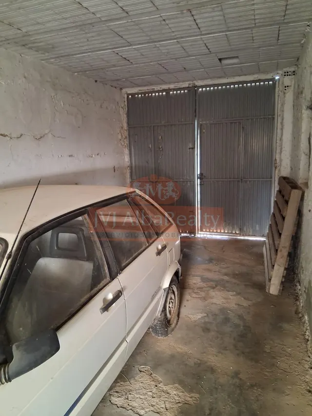 SE VENDE CASA CON PATIO EN LOS ANGUIJES. — 27