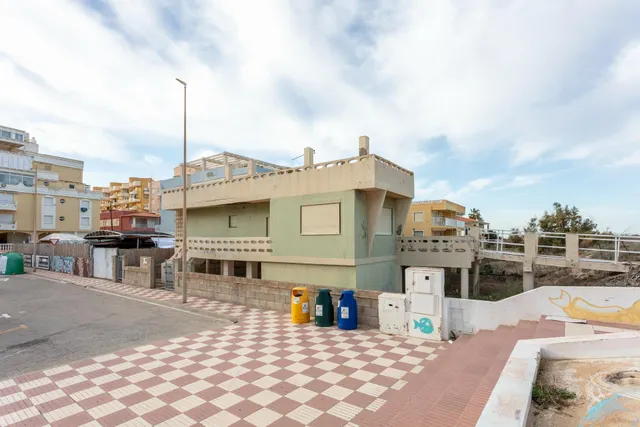 Vive el mar desde casa: parcela exclusiva en primera línea de playa en Xeraco — 2