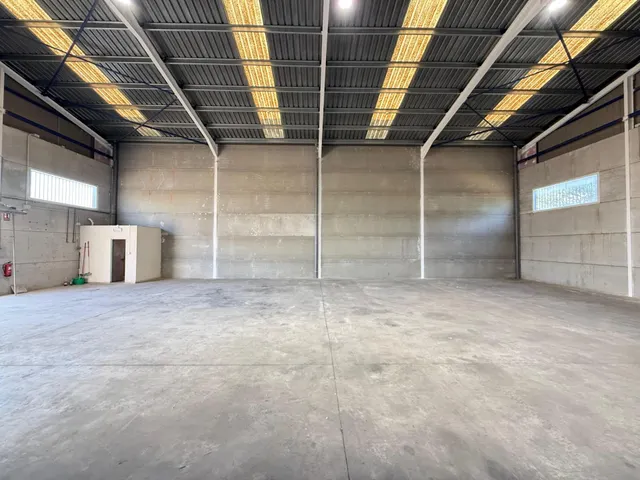Nave Industrial en Alquiler de 330 m2 + 210 m2 de Patio | 540 m2 de Parcela — 8