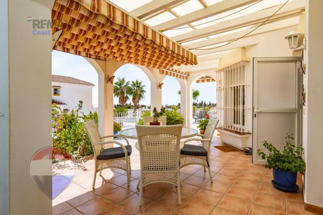 VILLA INDEPENDIENTE CON PISCINA, GRANDES TERRAZAS Y VISTAS AL MAR EN BENAJARAFE — 6