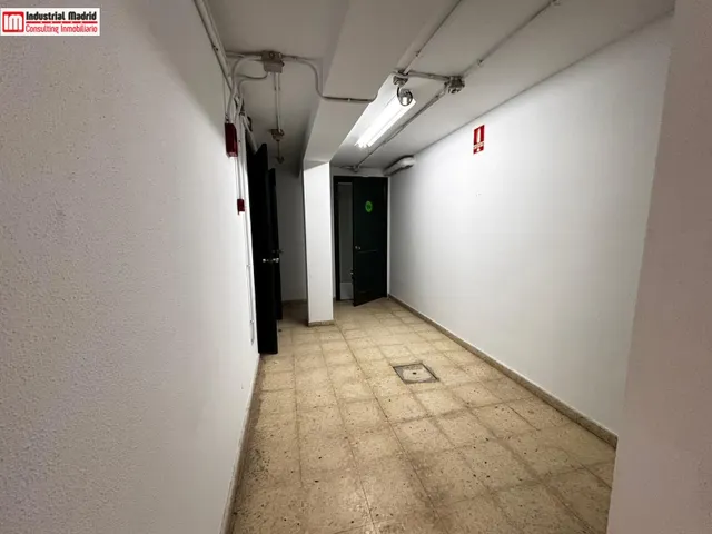 ¡Amplio local comercial con patio y accesibilidad para todos! — 7