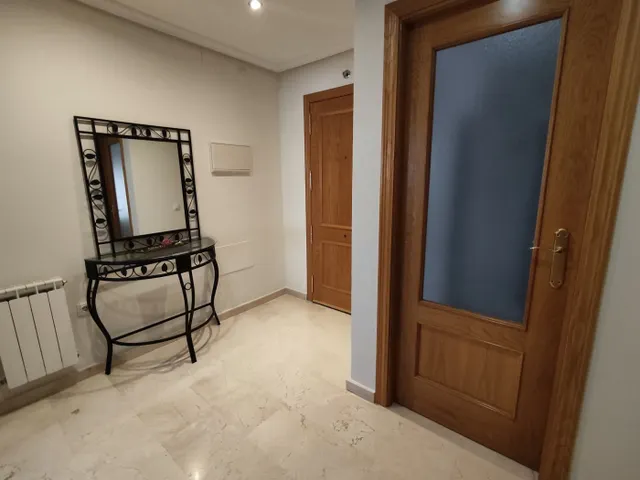 Piso seminuevo con cuatro amplios dormitorios, dos baños completos, garaje, trastero y piscina comun — 10