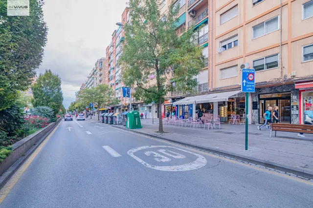 Oportunidad en alquiler de piso reformado de dos dormitorios con gran terraza en camino de ronda — 30