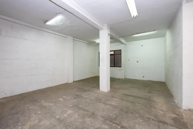 ¡Oportunidad Única en Angel Barrios! Local de 147m2 por solo 190.000€ — 12