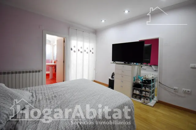 Extraordinaria amplitud en este luminoso primer piso con terrazas y trastero — 12