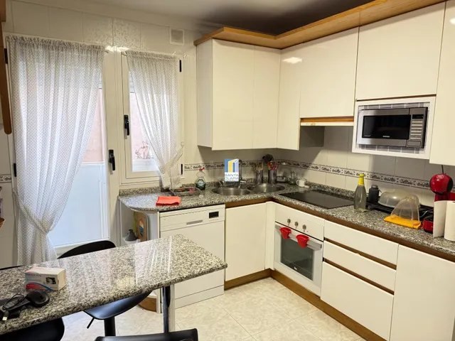 PISO EN VENTA CON 3 DORMITORIOS, 2 BAÑOS Y TRASTERO EN ZONA  - foto 5