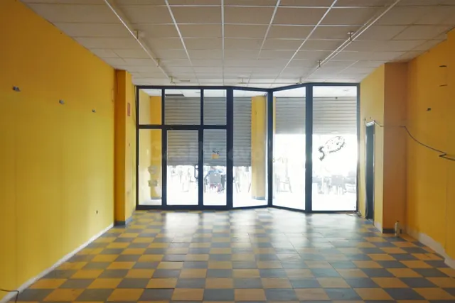 Local comercial 208m² en alquiler - El arrabal - foto 3