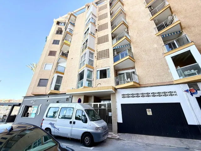 Apartamento reformado de 2 dormitorios en primera línea de Playa del Cura con vistas laterales al mar — 9