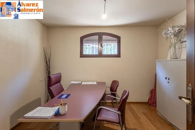 INCREÍBLE CHALET INDEPENDIENTE EN ZONA PRIVILEGIADA — 29
