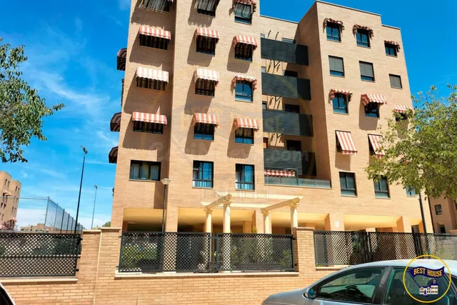 PISO EN VENTA EN UNA DE LAS MEJORES URBANIZACIONES CON PISCI
