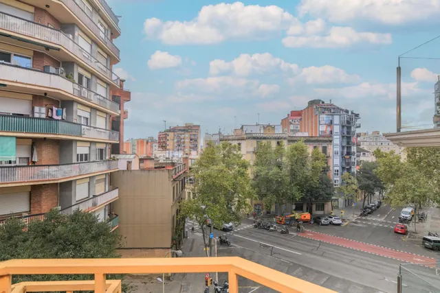 Amplio piso de 4 habitaciones con terraza, parking y trastero — 43