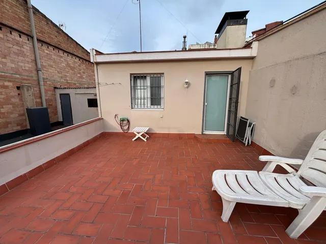 Espectacular Casa Unifamiliar con 2 Terrazas y Patio en el corazón de Hospitalet Centro — 20