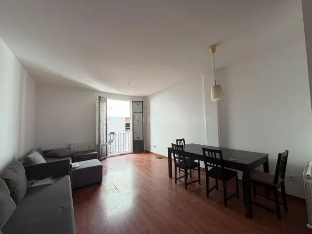 Vive en el corazón de Castelló d’Empúries: piso listo para entrar a vivir — 5