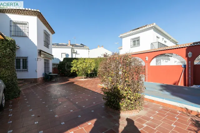Chalet independiente con jardín y piscina - Vistas a Sierra  - foto 4