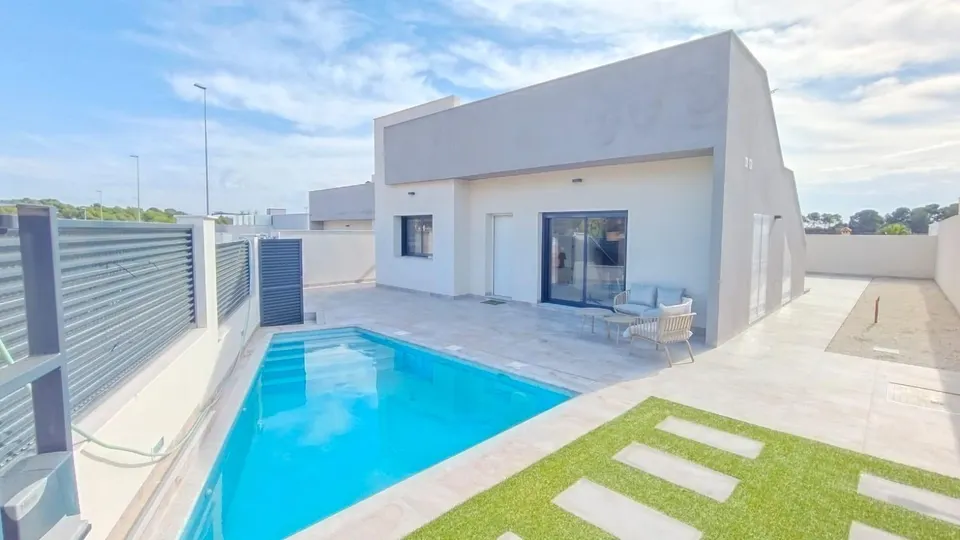 CHALET DE NUEVA CONSTRUCCIÓN EN PINAR DE CAMPOVERDE