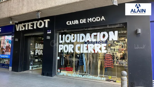 Local amplio en alquiler con sótano | Zona comercial activa 