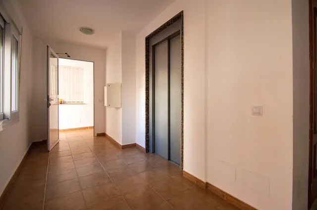 VIVIENDA TOTALMENTE AMUEBLADA CON PATIO INTERIOR — 21