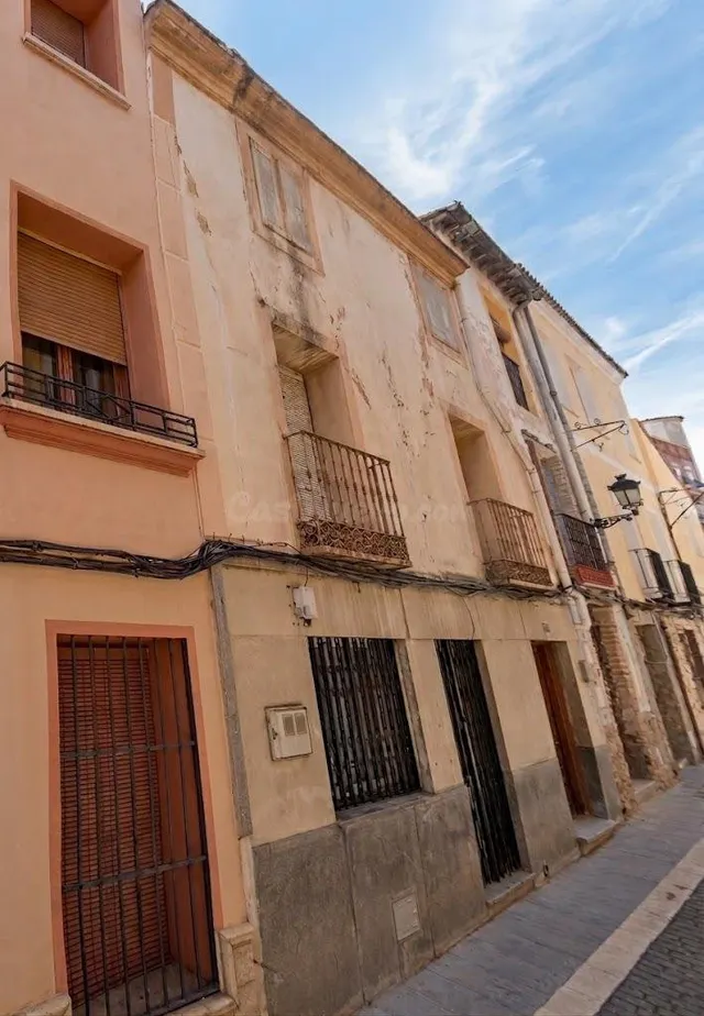 Casa de pueblo en venta en Tarancon (Cuenca). Sin posesión (