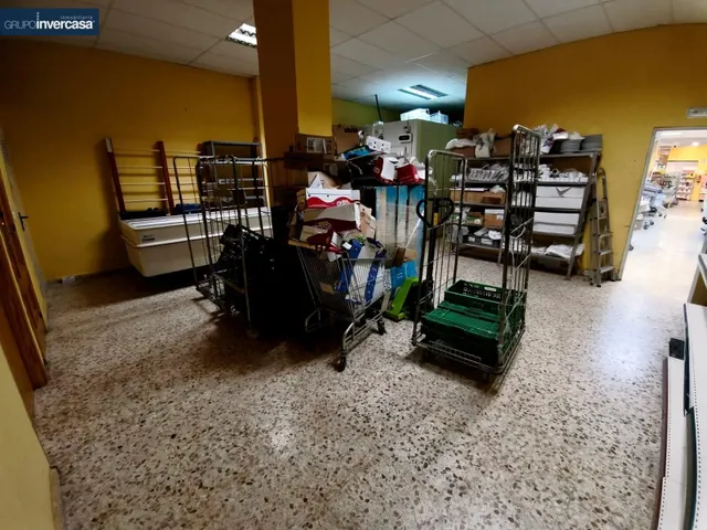 Gran local comercial de 261 m2 situado en zona céntrica de Vilamarxant (Valencia). — 13