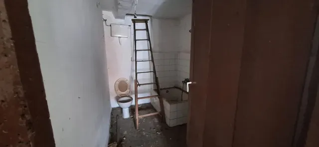Casa de Pueblo en el Centro Histórico de Bembibre para Reformar — 16