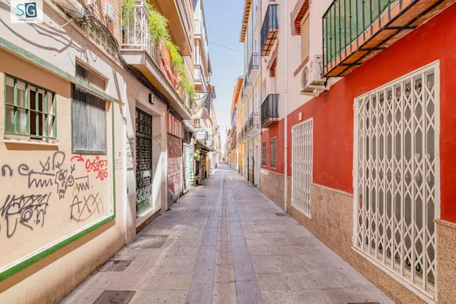 PISO DE 4 DORMITORIOS EN EL CENTRO DE GRANADA — 36