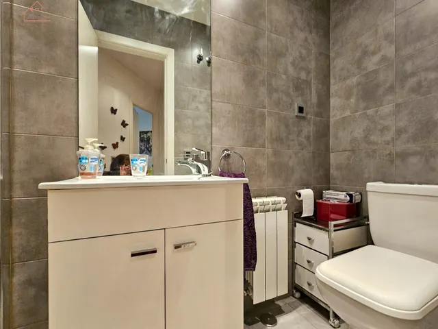 Inmueble en venta con terraza, plaza de garaje y trastero junto al Metro Urgel! — 34