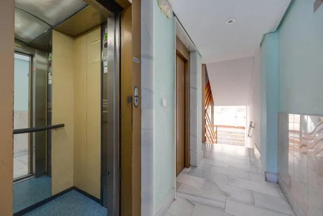 Apartamento de 2 dormitorios con piscina comunitaria en Torrevieja — 34