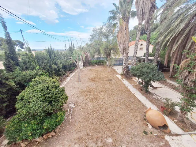 CHALET MUY AMPLIO EN LEDUA — 20