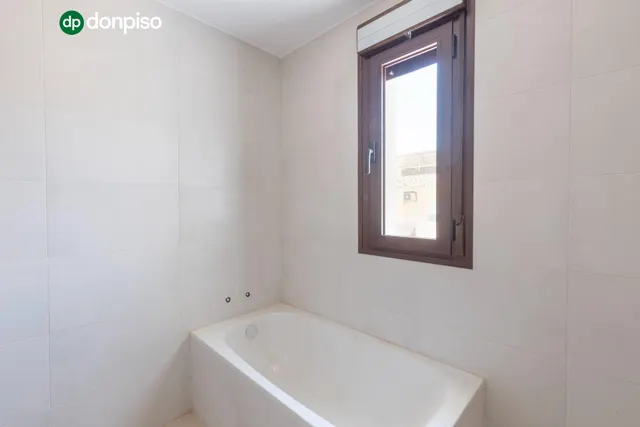 Espectacular casa adosasa de obra nueva — 24