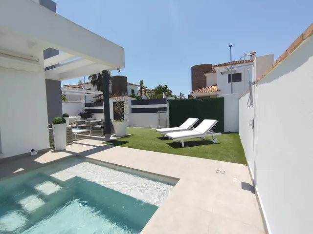 Espectacular pareado con piscina a 2 km de la playa (4 dormitorios y 3 baños) — 6