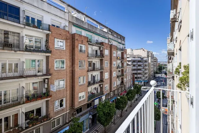 PISO COMPLETAMENTE REFORMADO EN CALLE RECOGIDAS — 2