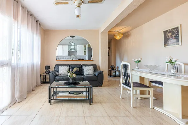 ¡Oportunidad en Doña Pilar! Piso de 2 dormitorios con piscina, jardines, parking y pista de tenis — 7