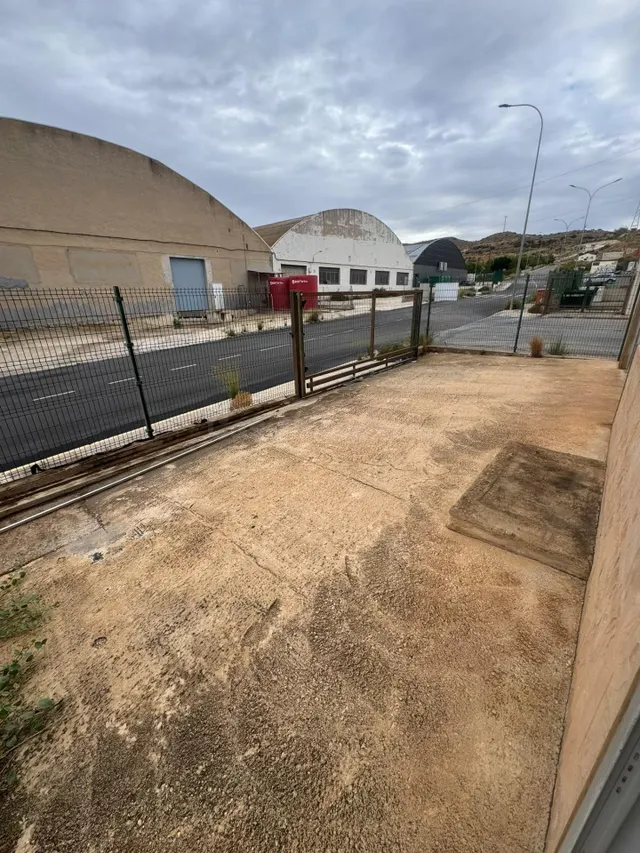 Nave industrial 704m² en alquiler - POLIGONO INDUSTRIAL FAIMA — 2