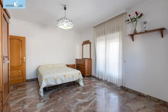 Casa en esquina en venta en Las Gabias — 39