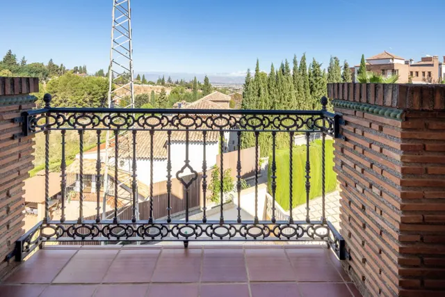 Impresionante villa de cuatro plantas en Urbanización los Cerezos de Gojar!! — 13