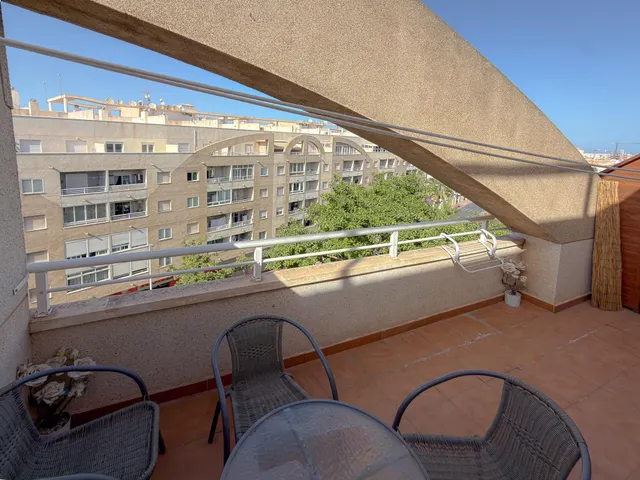 Centro! Interesante ático semireformado, con gran terraza e increíbles vistas panorámicas + 2 piscinas comunitarias — 13