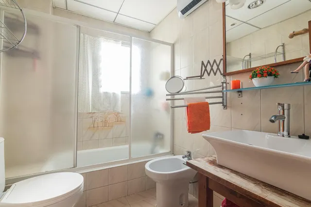 3º sin ascensor, de 3 habitaciones, 1 baño y balcón — 6