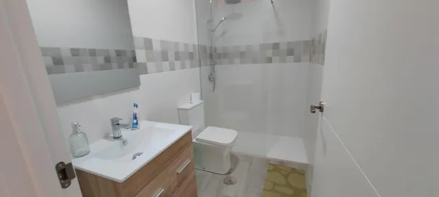 SE VENDE LOCAL CONVERTIDO A VIVIENDA / 2 ALTURAS / ZONA HOSPITAL — 14