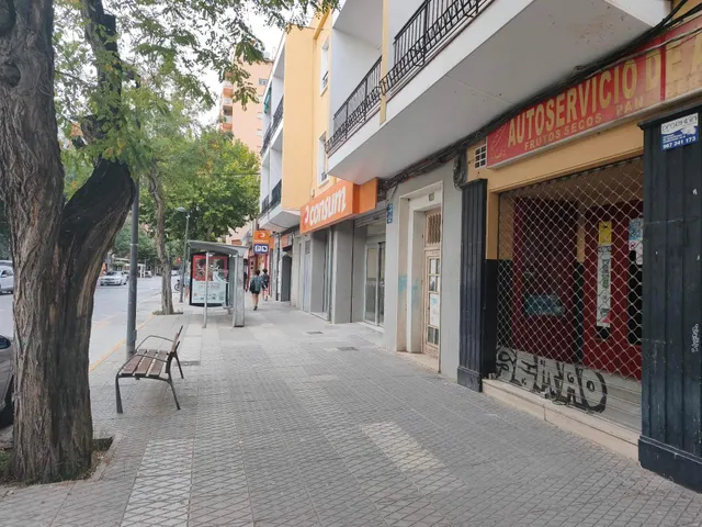 Local Comercial en Alquiler en el Corazón de Almansa por €700 — 2