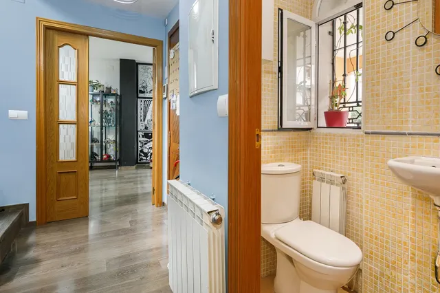¡Tu nuevo hogar te espera en Churriana de la Vega! Casa adosada con patio, garaje y futura parada de metro a pocos pasos. — 6