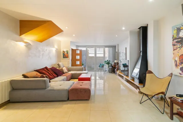 Casa adosada impecable de 4 dormitorios, placas solares y excelente ubicación en Empuriabrava. — 16