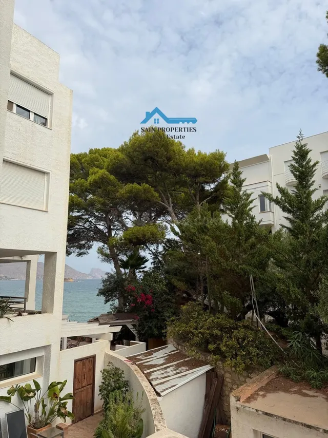 Exclusivo apartamento reformado con vistas al mar y acceso directo a la playa en Cap Negret, Altea — 4
